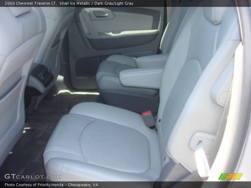 Silver Ice Metallic / Dark Gray/Light Gray 2009 Chevrolet Traverse LT