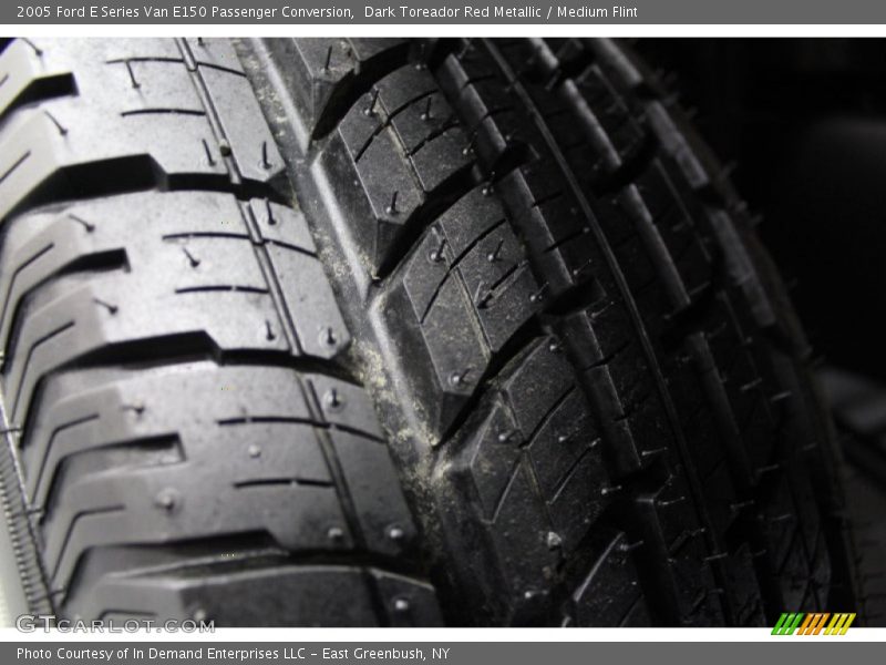 Dark Toreador Red Metallic / Medium Flint 2005 Ford E Series Van E150 Passenger Conversion