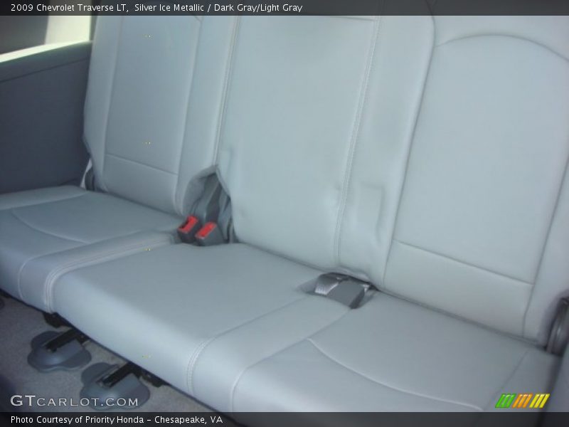 Silver Ice Metallic / Dark Gray/Light Gray 2009 Chevrolet Traverse LT