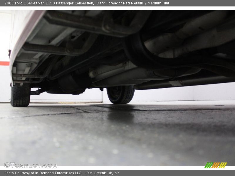 Dark Toreador Red Metallic / Medium Flint 2005 Ford E Series Van E150 Passenger Conversion