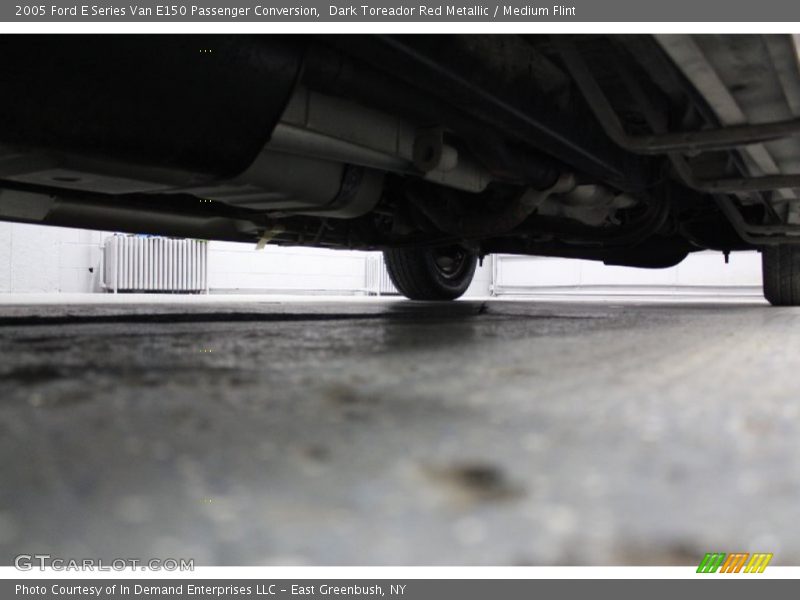Dark Toreador Red Metallic / Medium Flint 2005 Ford E Series Van E150 Passenger Conversion