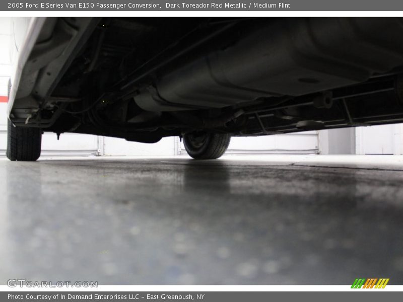 Dark Toreador Red Metallic / Medium Flint 2005 Ford E Series Van E150 Passenger Conversion