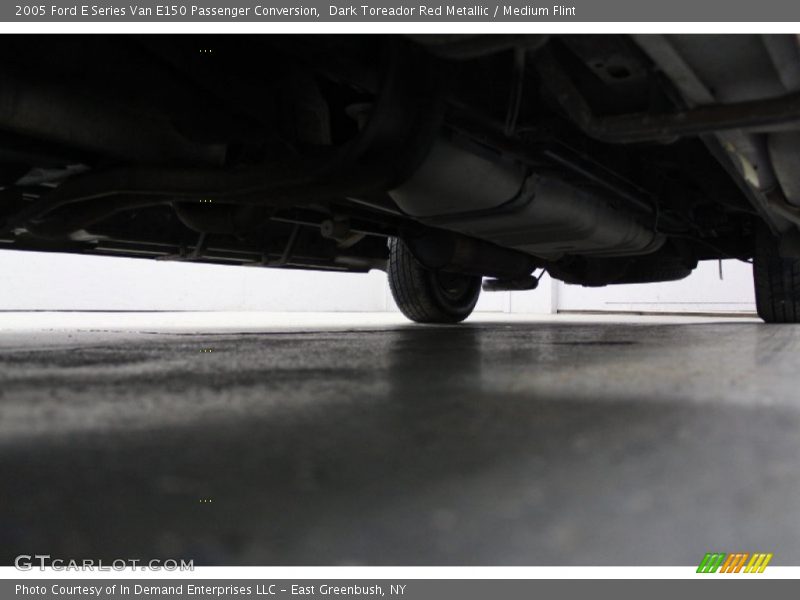 Dark Toreador Red Metallic / Medium Flint 2005 Ford E Series Van E150 Passenger Conversion