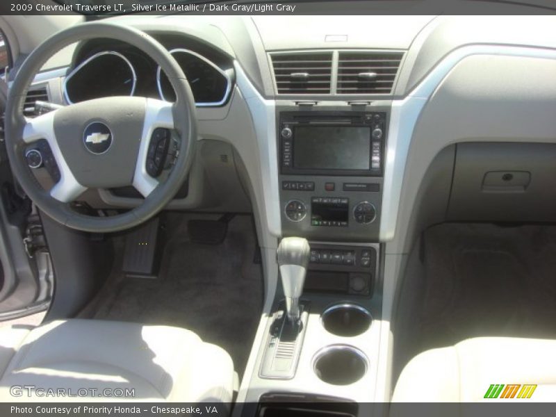 Silver Ice Metallic / Dark Gray/Light Gray 2009 Chevrolet Traverse LT