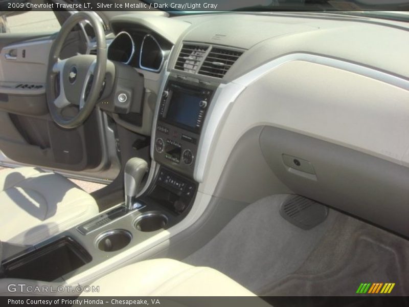 Silver Ice Metallic / Dark Gray/Light Gray 2009 Chevrolet Traverse LT