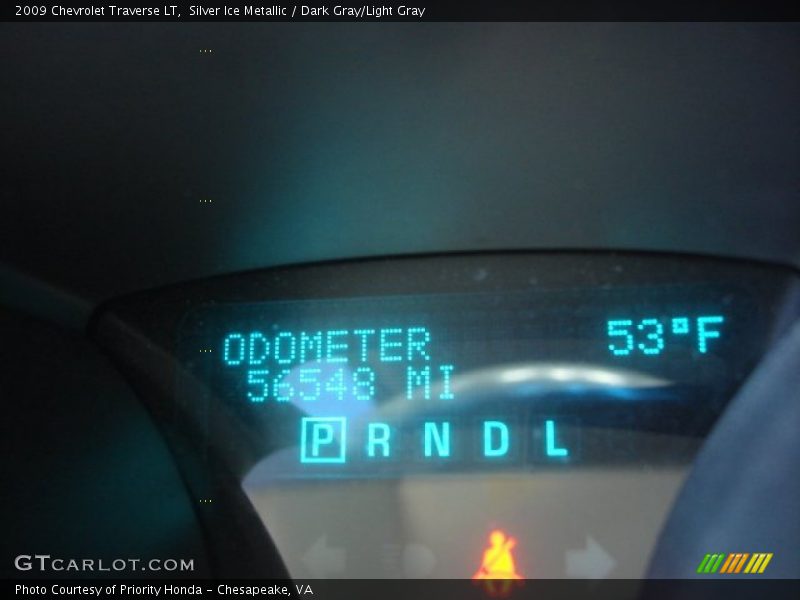 Silver Ice Metallic / Dark Gray/Light Gray 2009 Chevrolet Traverse LT