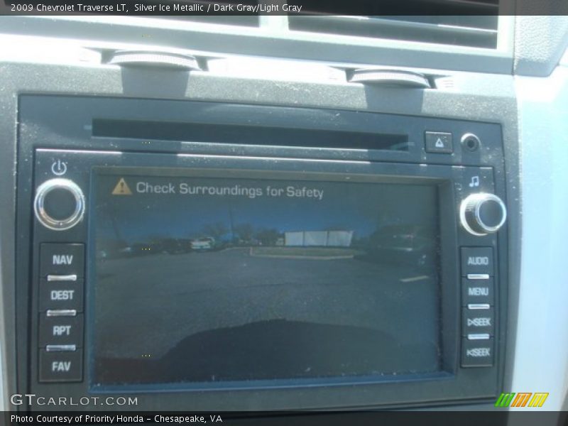 Silver Ice Metallic / Dark Gray/Light Gray 2009 Chevrolet Traverse LT