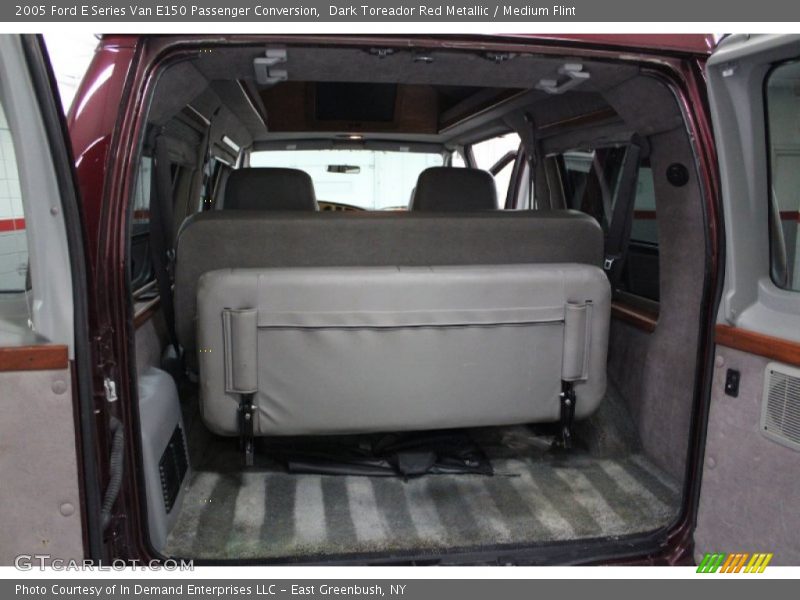 Dark Toreador Red Metallic / Medium Flint 2005 Ford E Series Van E150 Passenger Conversion