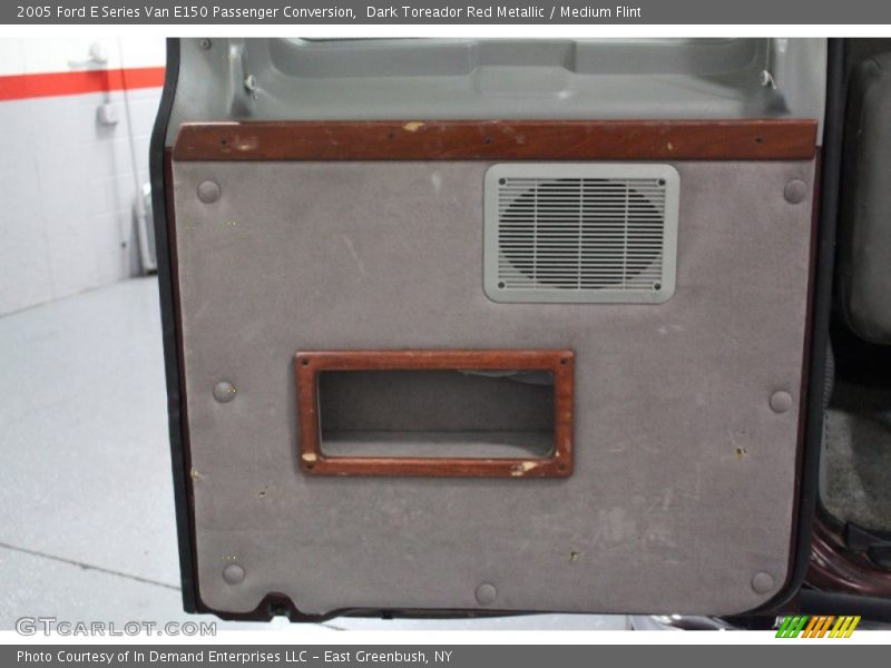 Dark Toreador Red Metallic / Medium Flint 2005 Ford E Series Van E150 Passenger Conversion