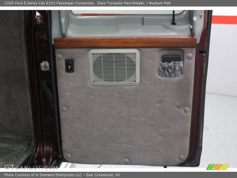 Dark Toreador Red Metallic / Medium Flint 2005 Ford E Series Van E150 Passenger Conversion