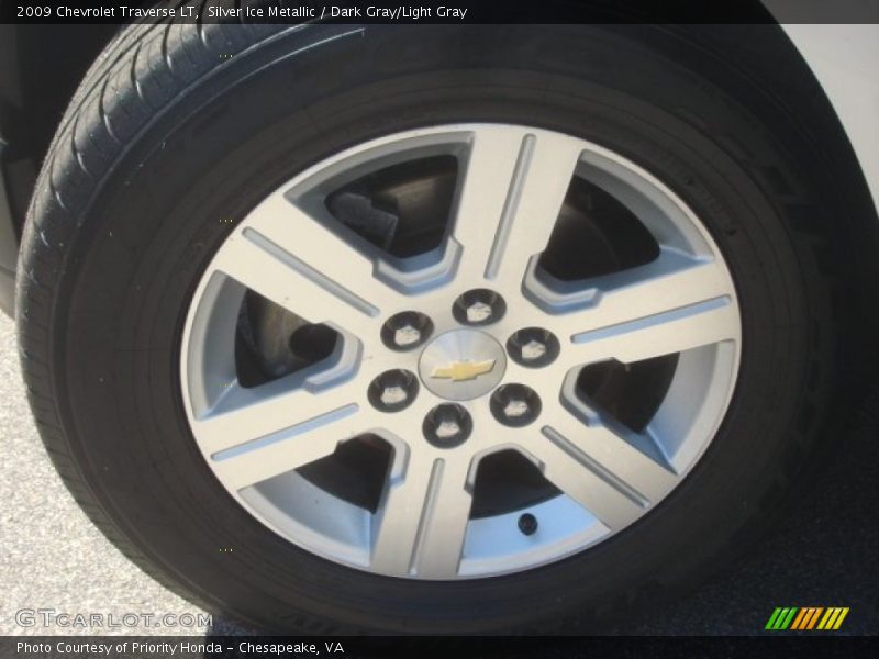 Silver Ice Metallic / Dark Gray/Light Gray 2009 Chevrolet Traverse LT