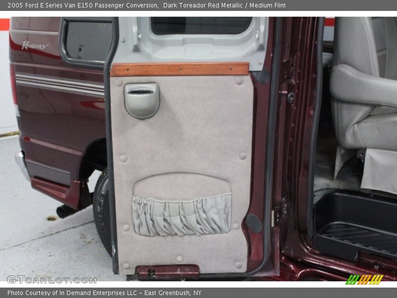 Dark Toreador Red Metallic / Medium Flint 2005 Ford E Series Van E150 Passenger Conversion