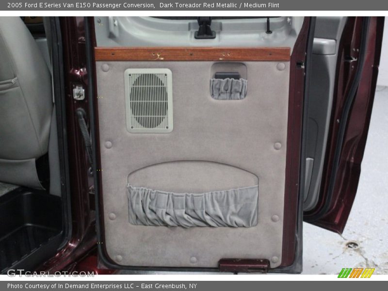 Dark Toreador Red Metallic / Medium Flint 2005 Ford E Series Van E150 Passenger Conversion