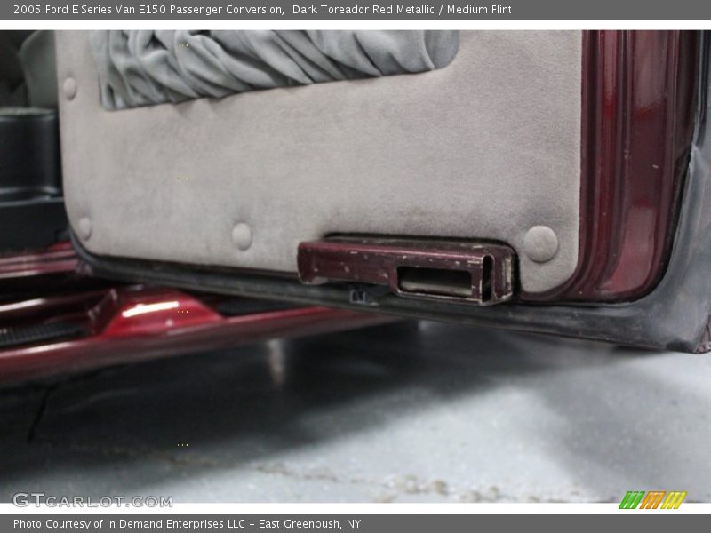 Dark Toreador Red Metallic / Medium Flint 2005 Ford E Series Van E150 Passenger Conversion