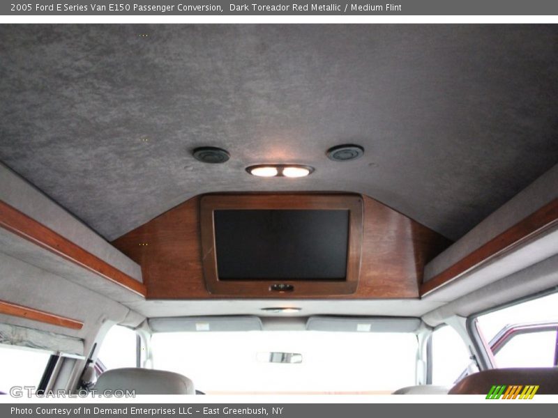 Dark Toreador Red Metallic / Medium Flint 2005 Ford E Series Van E150 Passenger Conversion