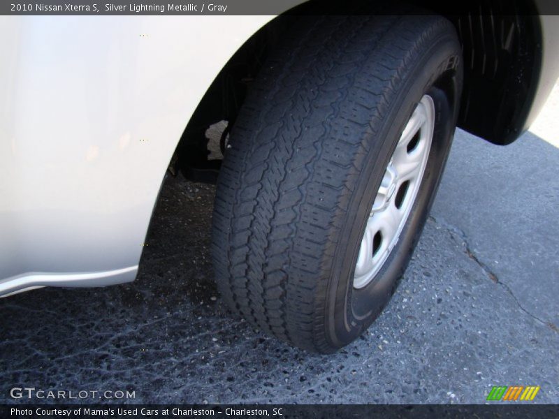 Silver Lightning Metallic / Gray 2010 Nissan Xterra S