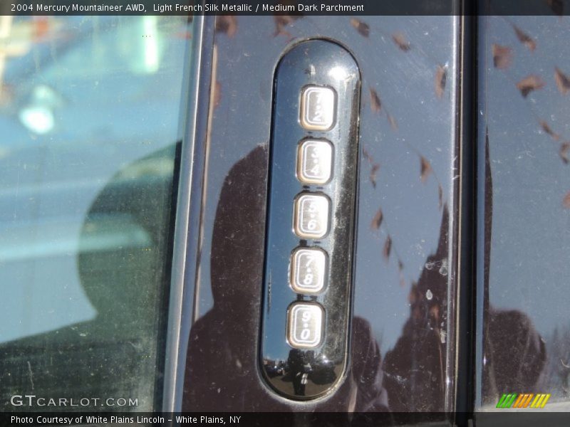 Light French Silk Metallic / Medium Dark Parchment 2004 Mercury Mountaineer AWD