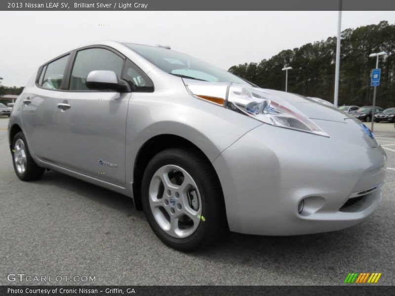 Front 3/4 View of 2013 LEAF SV