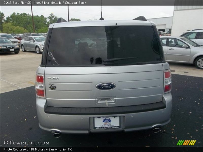 Ingot Silver Metallic / Charcoal Black 2013 Ford Flex SE