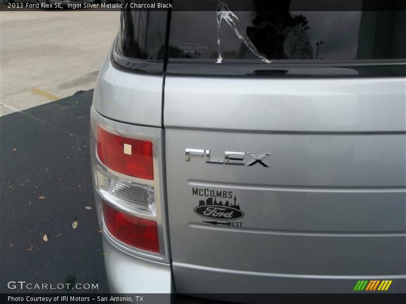 Ingot Silver Metallic / Charcoal Black 2013 Ford Flex SE