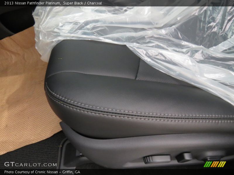 Super Black / Charcoal 2013 Nissan Pathfinder Platinum