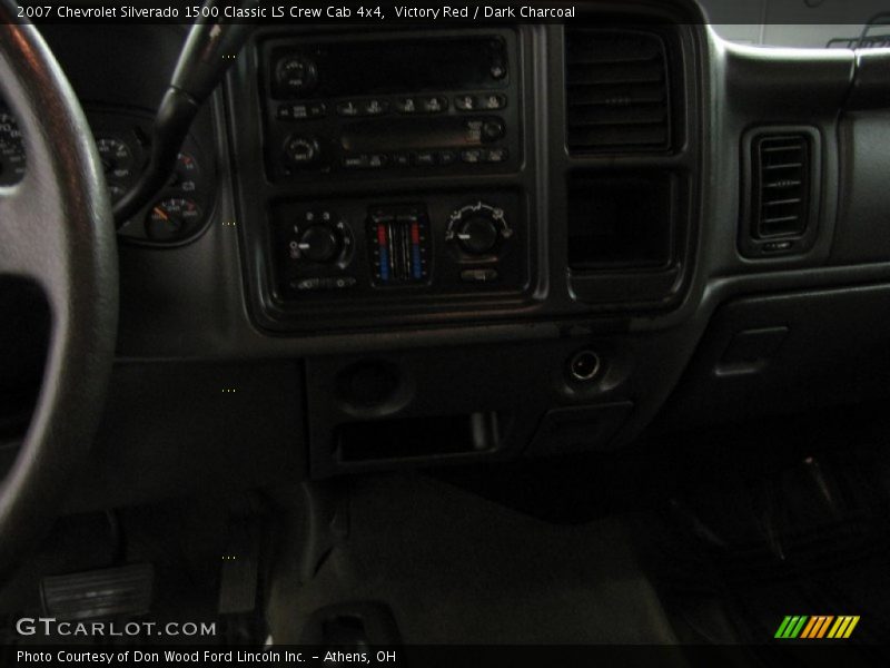 Victory Red / Dark Charcoal 2007 Chevrolet Silverado 1500 Classic LS Crew Cab 4x4