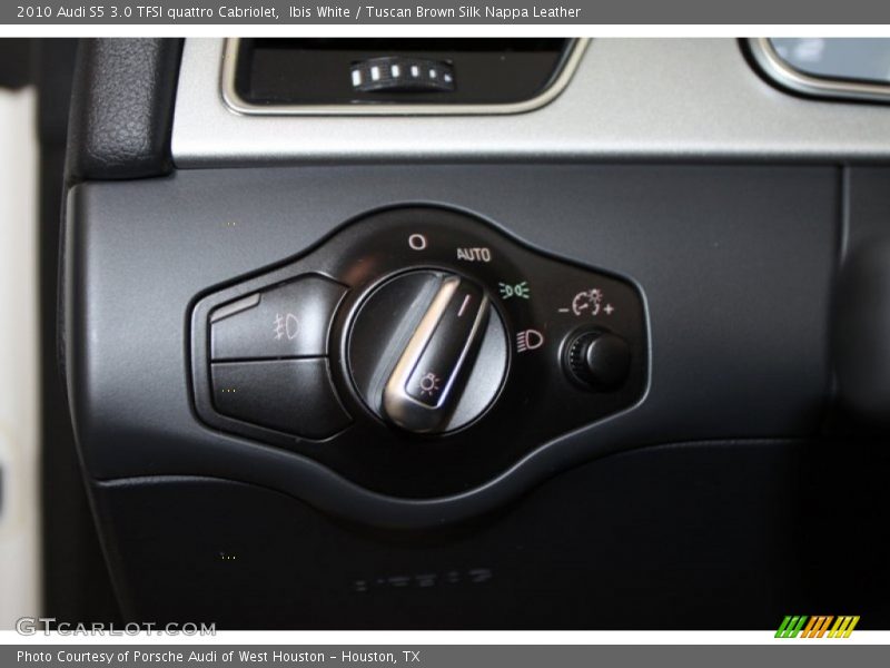 Controls of 2010 S5 3.0 TFSI quattro Cabriolet