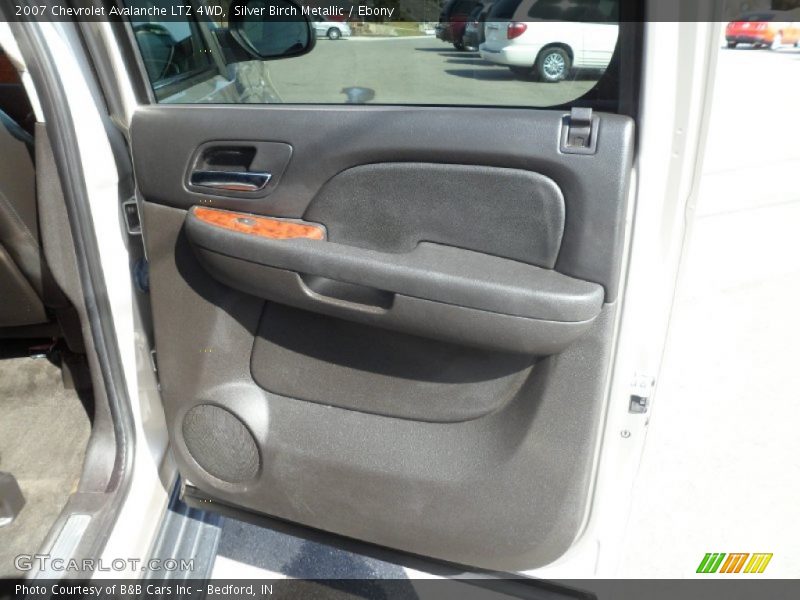 Silver Birch Metallic / Ebony 2007 Chevrolet Avalanche LTZ 4WD