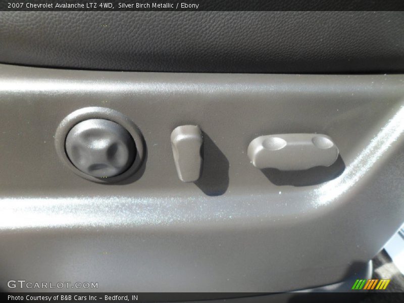 Silver Birch Metallic / Ebony 2007 Chevrolet Avalanche LTZ 4WD