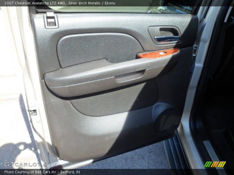 Silver Birch Metallic / Ebony 2007 Chevrolet Avalanche LTZ 4WD