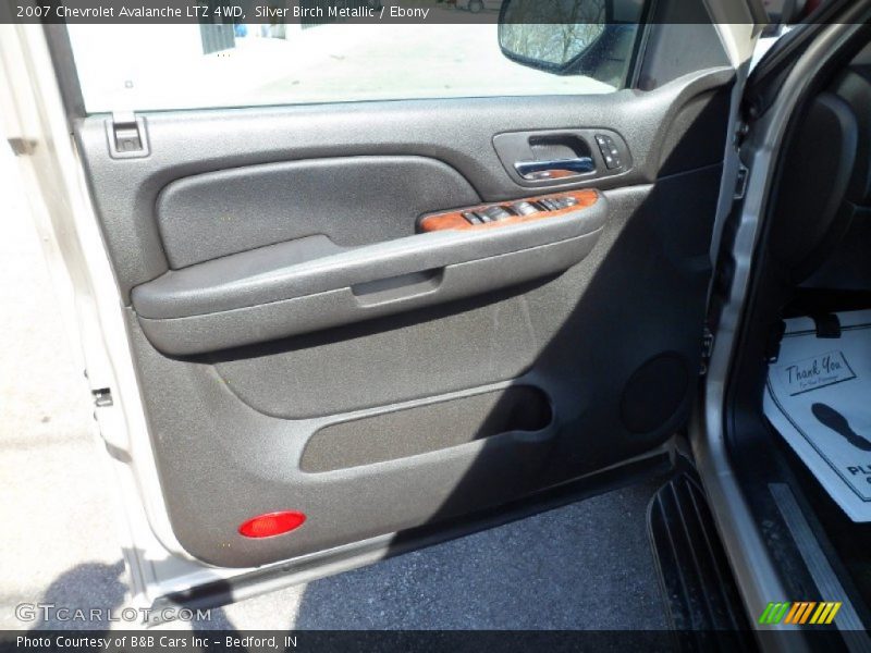 Silver Birch Metallic / Ebony 2007 Chevrolet Avalanche LTZ 4WD