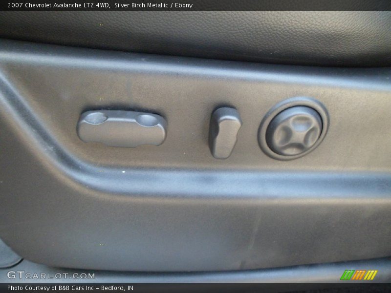 Silver Birch Metallic / Ebony 2007 Chevrolet Avalanche LTZ 4WD