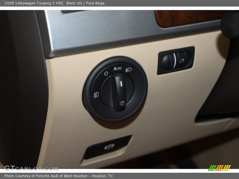 Black Uni / Pure Beige 2008 Volkswagen Touareg 2 VR6
