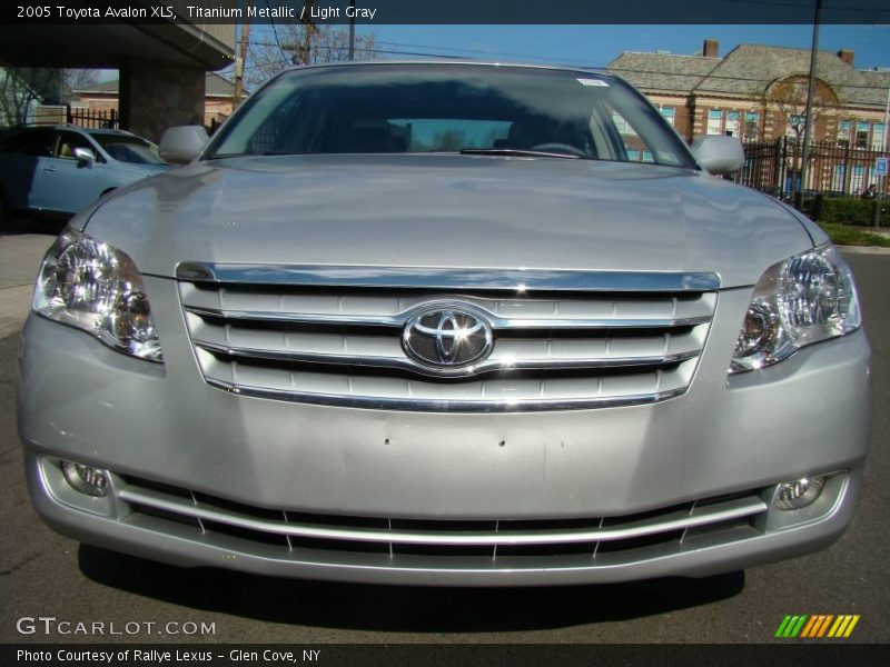 Titanium Metallic / Light Gray 2005 Toyota Avalon XLS