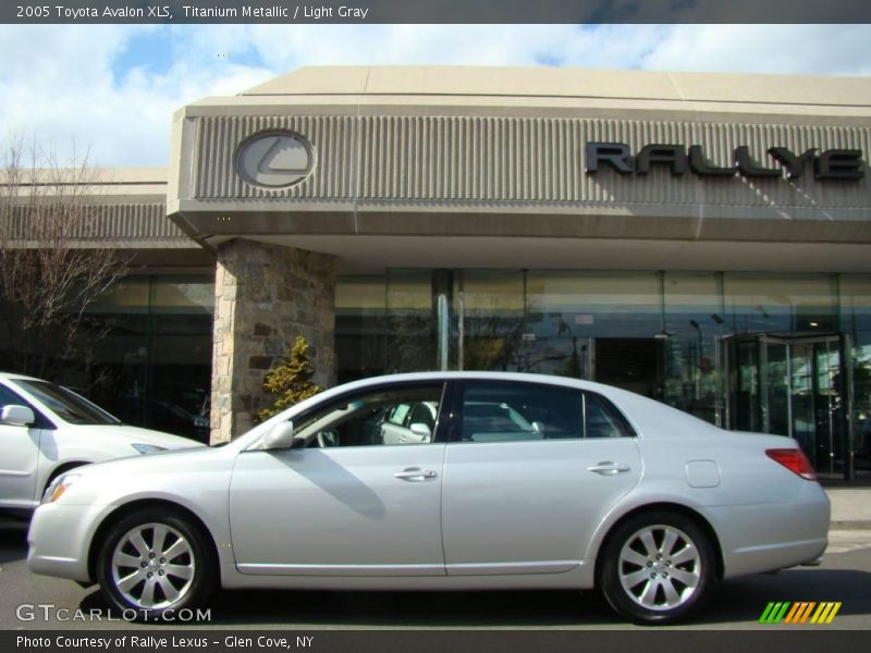 Titanium Metallic / Light Gray 2005 Toyota Avalon XLS