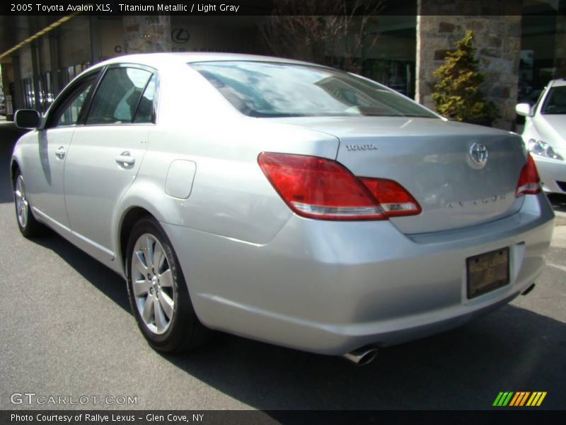 Titanium Metallic / Light Gray 2005 Toyota Avalon XLS