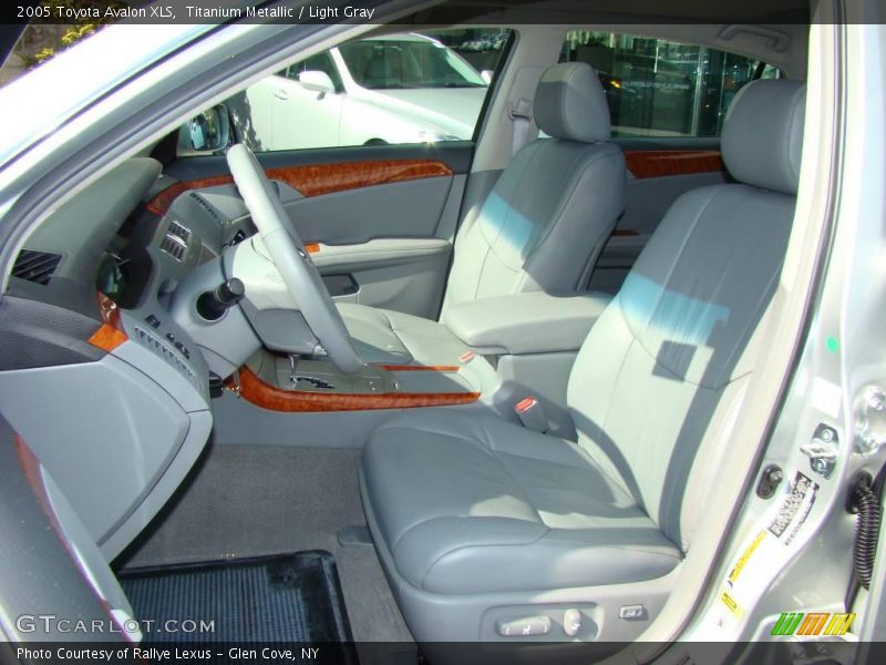 Titanium Metallic / Light Gray 2005 Toyota Avalon XLS