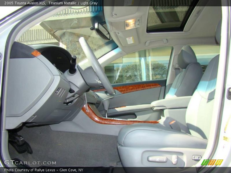Titanium Metallic / Light Gray 2005 Toyota Avalon XLS