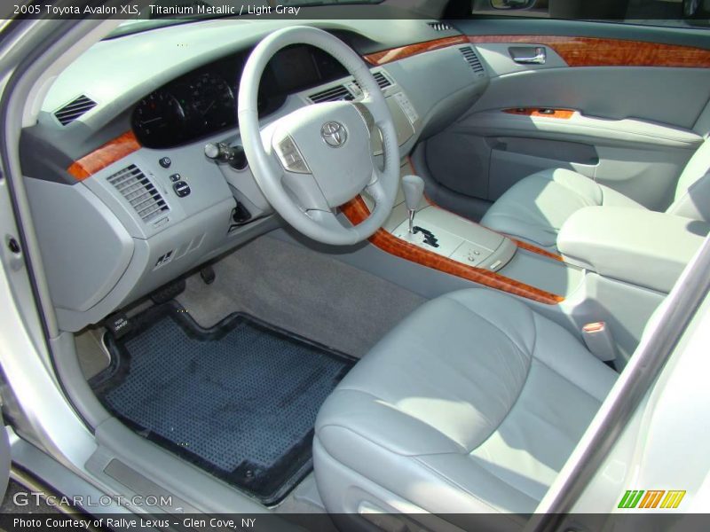 Titanium Metallic / Light Gray 2005 Toyota Avalon XLS
