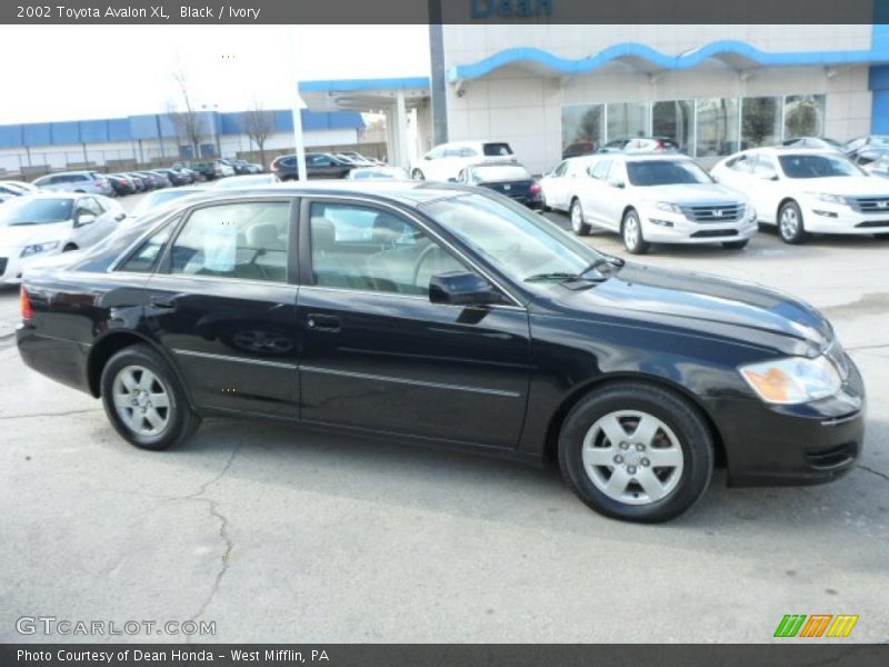 Black / Ivory 2002 Toyota Avalon XL