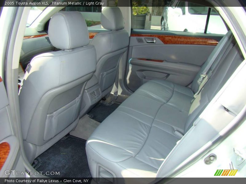 Titanium Metallic / Light Gray 2005 Toyota Avalon XLS