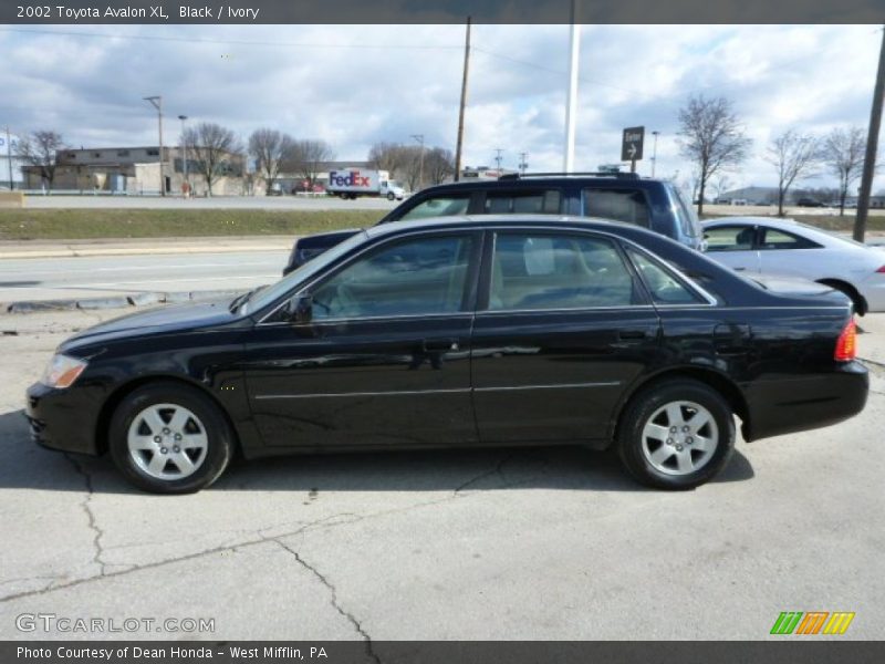 Black / Ivory 2002 Toyota Avalon XL
