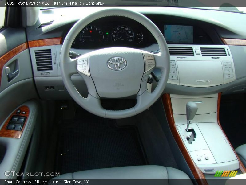 Titanium Metallic / Light Gray 2005 Toyota Avalon XLS