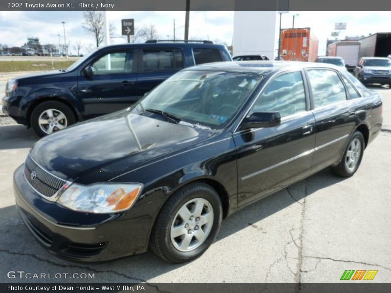 Black / Ivory 2002 Toyota Avalon XL
