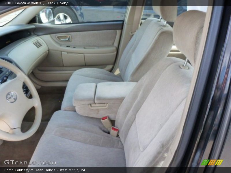Black / Ivory 2002 Toyota Avalon XL