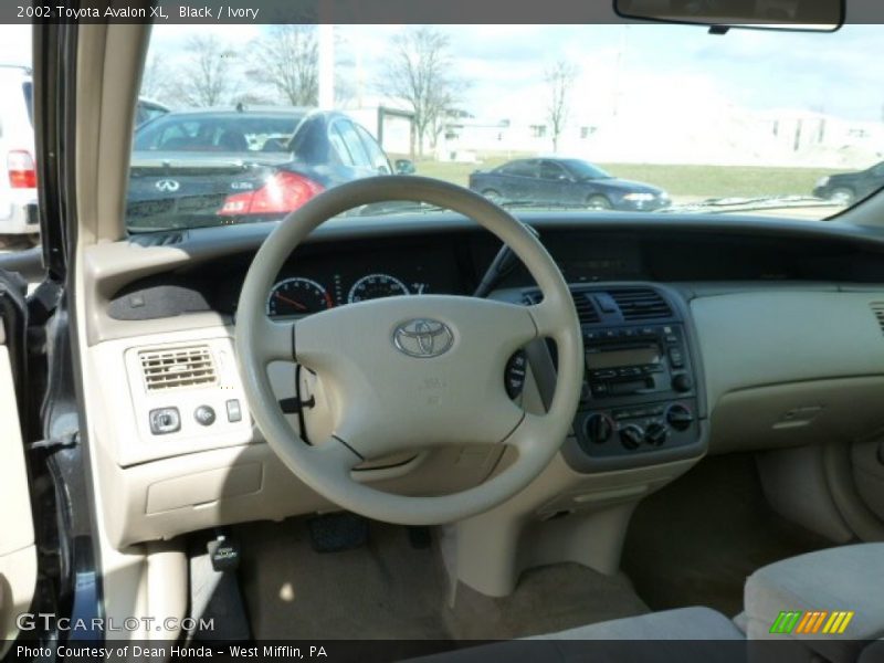 Black / Ivory 2002 Toyota Avalon XL