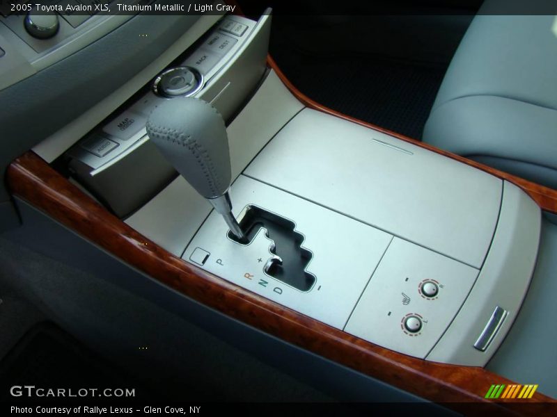 Titanium Metallic / Light Gray 2005 Toyota Avalon XLS