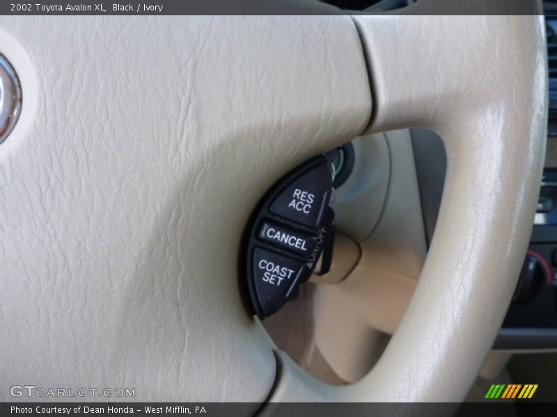 Black / Ivory 2002 Toyota Avalon XL