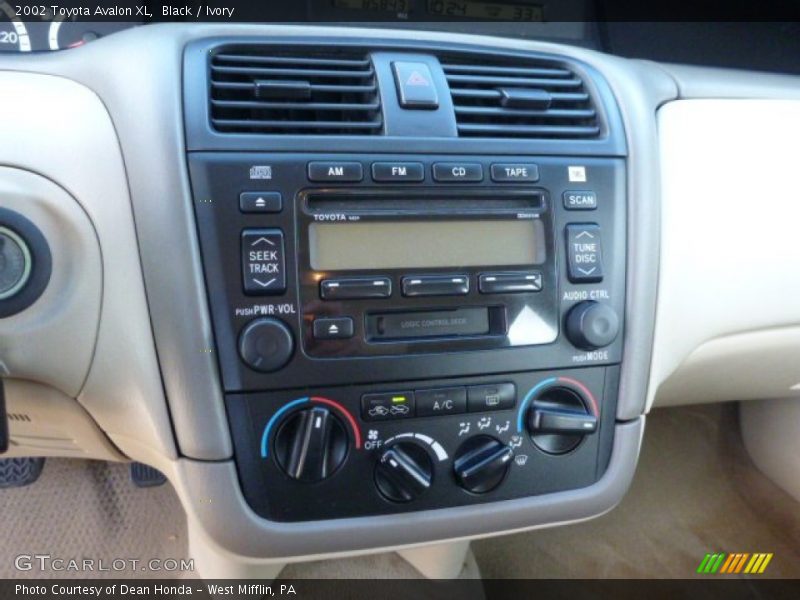 Black / Ivory 2002 Toyota Avalon XL