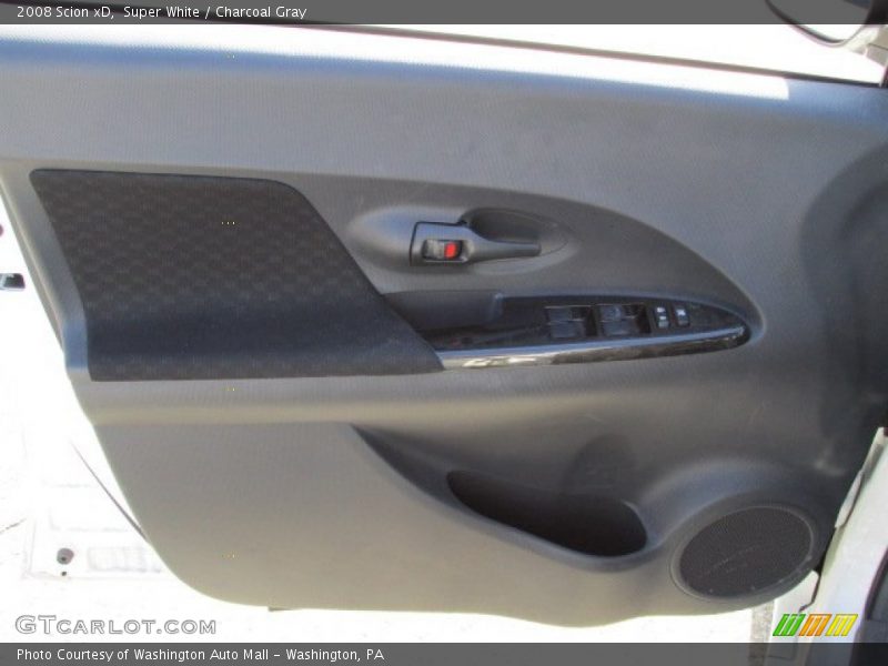 Super White / Charcoal Gray 2008 Scion xD
